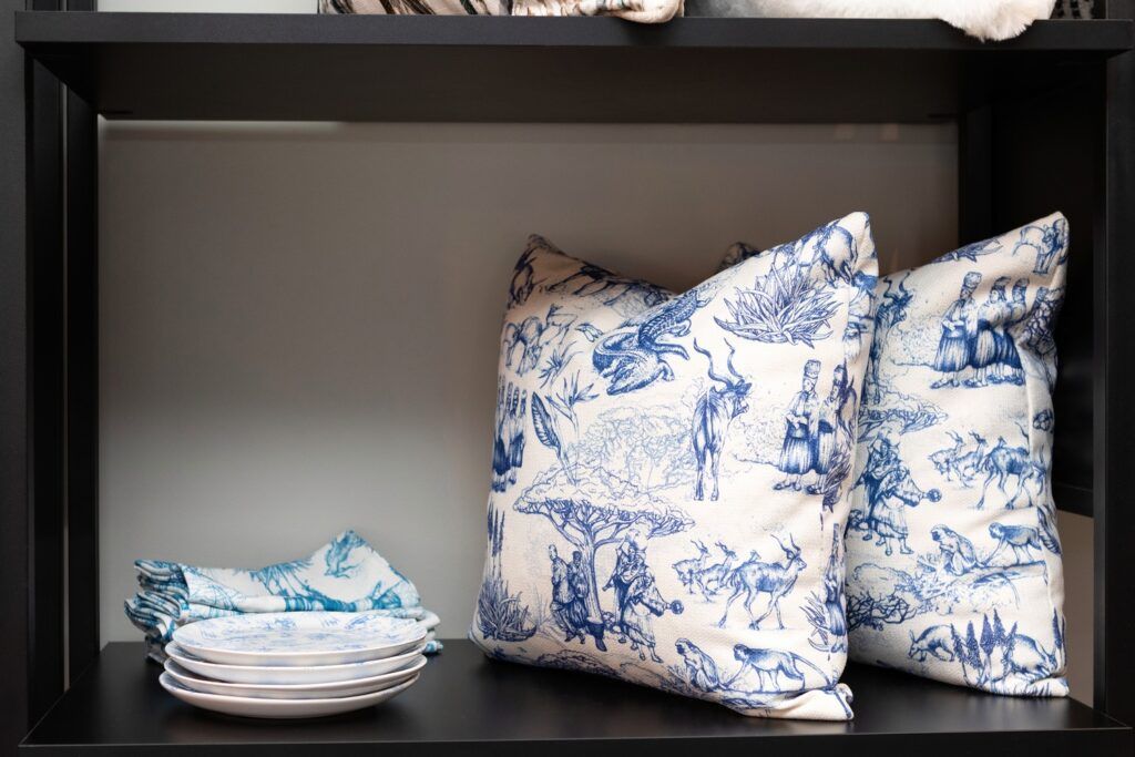 1732014995 The Kim Williams RAKGADI dinnerware line featuring earthy tones and rich textures